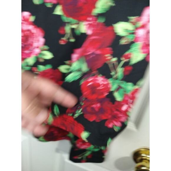 Pioneer Woman M Blouse Black Red Floral V Neck 3/4 Sleeves - Picture 7 of 10